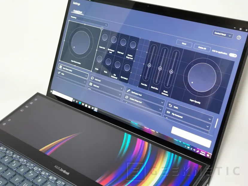 Geeknetic El renovado ASUS ZenBook Pro Duo 15 llega a España con pantalla OLED 4K y ScreenPad Plus basculante 8
