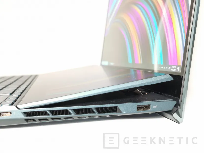 Geeknetic El renovado ASUS ZenBook Pro Duo 15 llega a España con pantalla OLED 4K y ScreenPad Plus basculante 2
