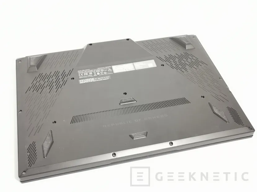 Geeknetic ASUS ROG Zephyrus Duo 15 SE GX551Q Review 11