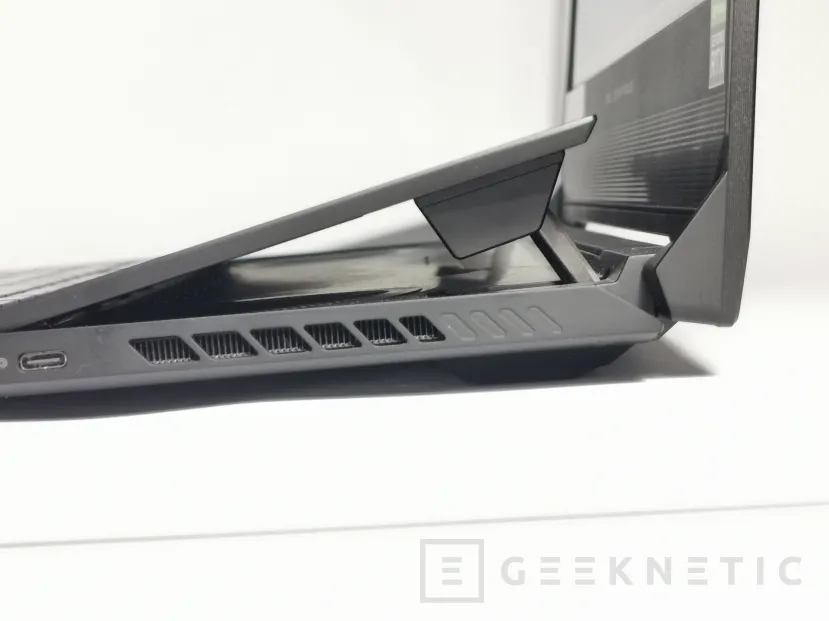 Geeknetic ASUS ROG Zephyrus Duo 15 SE GX551Q Review 8