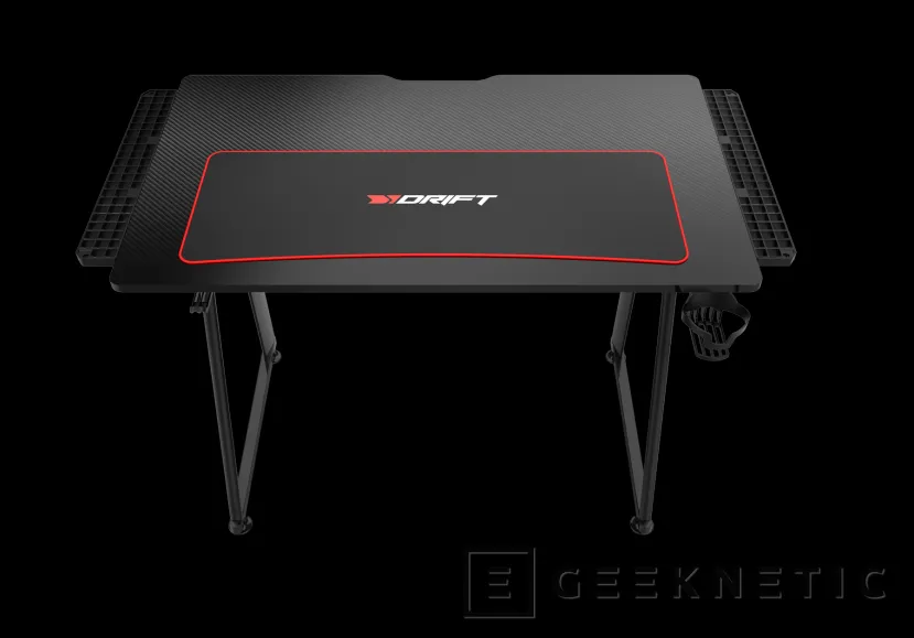 Geeknetic Drift presenta la mesa para gaming DZ75 con tablero laminado en fibra de carbono y soporte para auriculares y bebidas 2