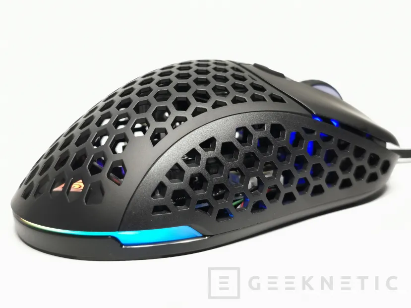Geeknetic Genesis Xenon 800 Review 7