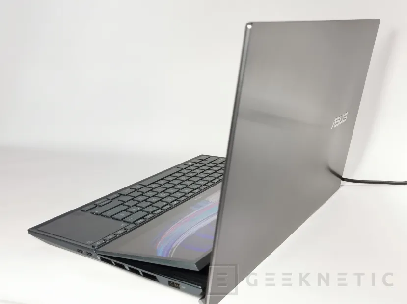 Geeknetic ASUS Zenbook Pro Duo 15 OLED UX582 Review 6