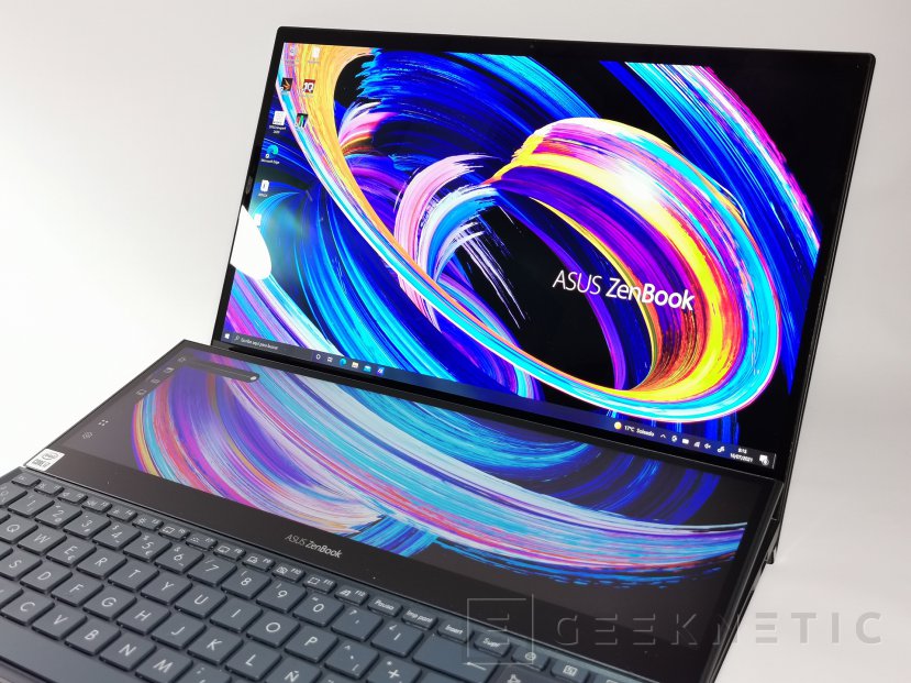 ASUS Zenbook Pro Duo 15 OLED UX582 Review [Análisis Completo en
