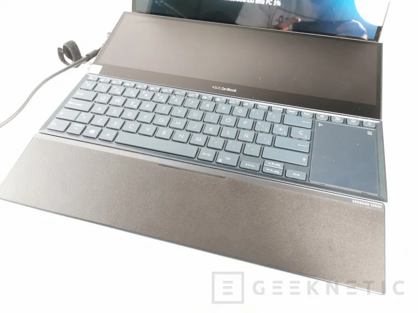 Geeknetic ASUS Zenbook Pro Duo 15 OLED UX582 Review 12