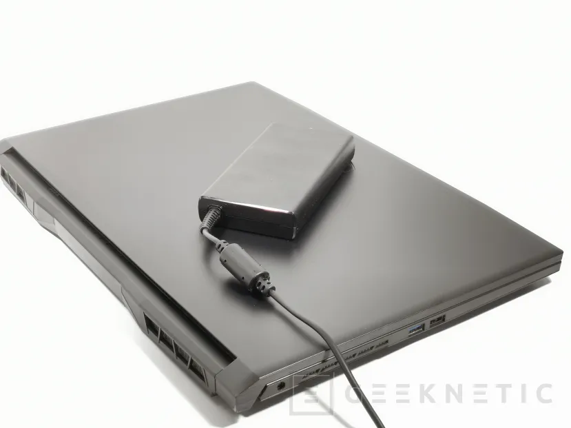 Geeknetic MSI Katana GF76 11UE Review con Core i7-11800H y RTX 3060 22