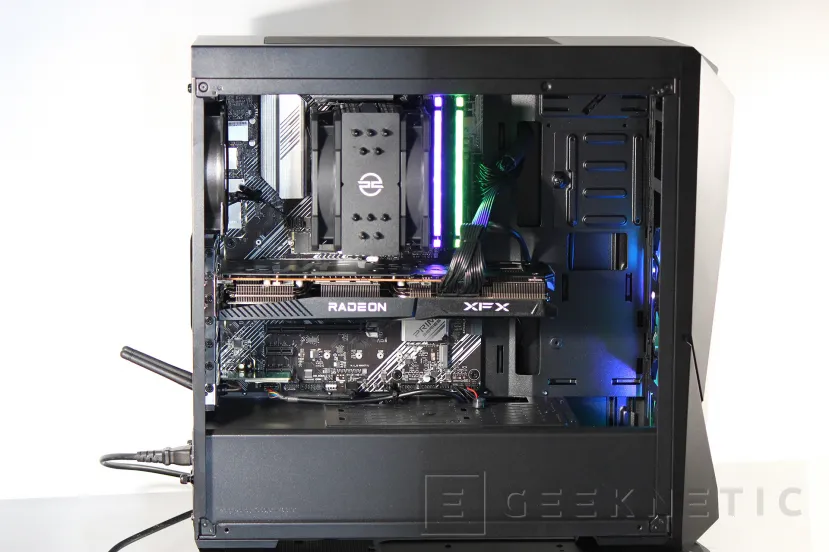 Geeknetic PCSpecialist Torva Ultra R Review con AMD Ryzen 5 5600X y Radeon RX 6700 XT 5