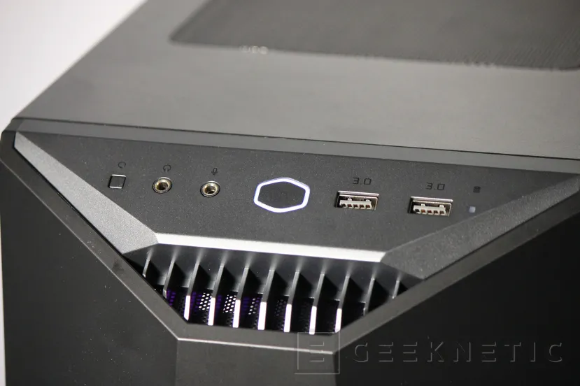 Geeknetic PCSpecialist Torva Ultra R Review con AMD Ryzen 5 5600X y Radeon RX 6700 XT 14