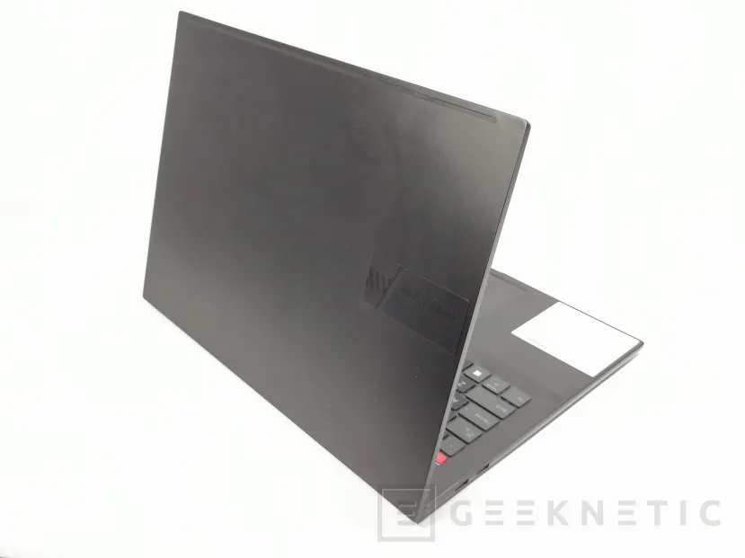 Geeknetic ASUS Vivobook Pro 16X M7600QC Review 5