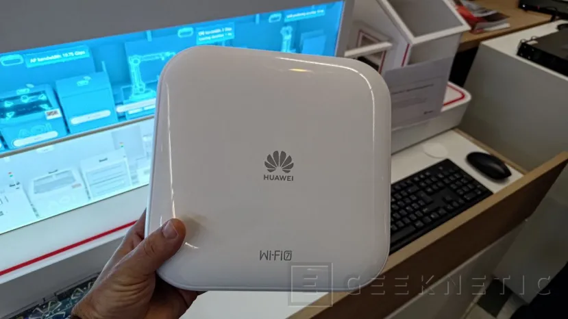 Geeknetic Huawei nos Muestra su Primer Router WiFi 7 con 18 Gbps y doble puerto 10 GbE 1