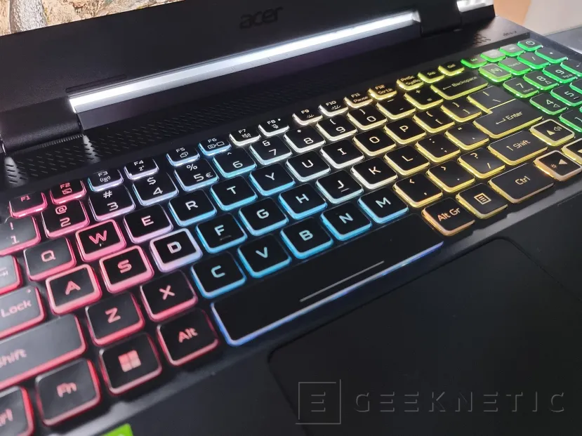 Geeknetic Acer Nitro 5 AN515-58-78QQ Review 10