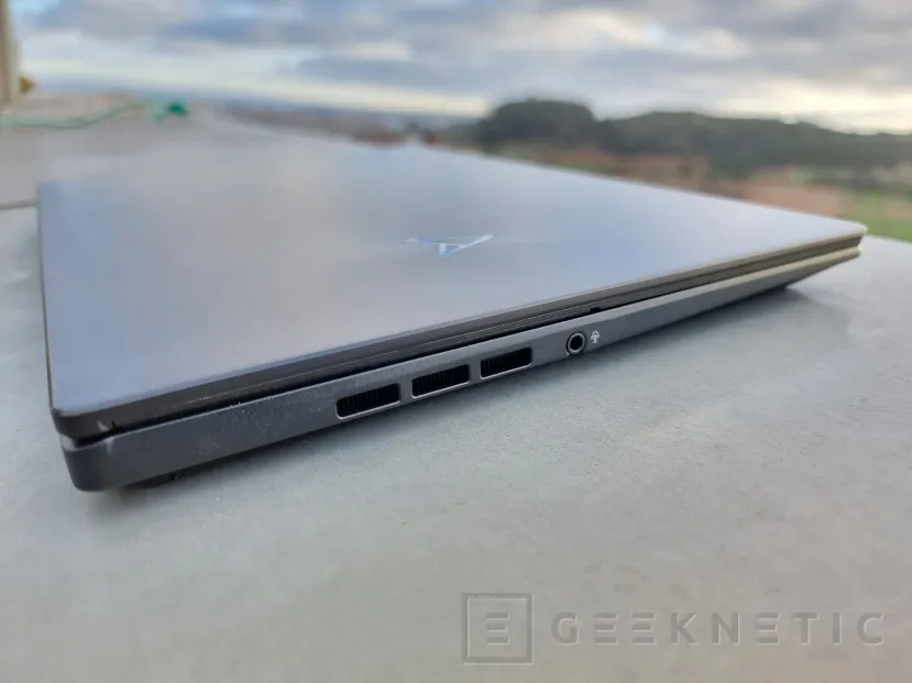 Geeknetic ASUS Zenbook Pro 14 Duo OLED UX8402 Review 4