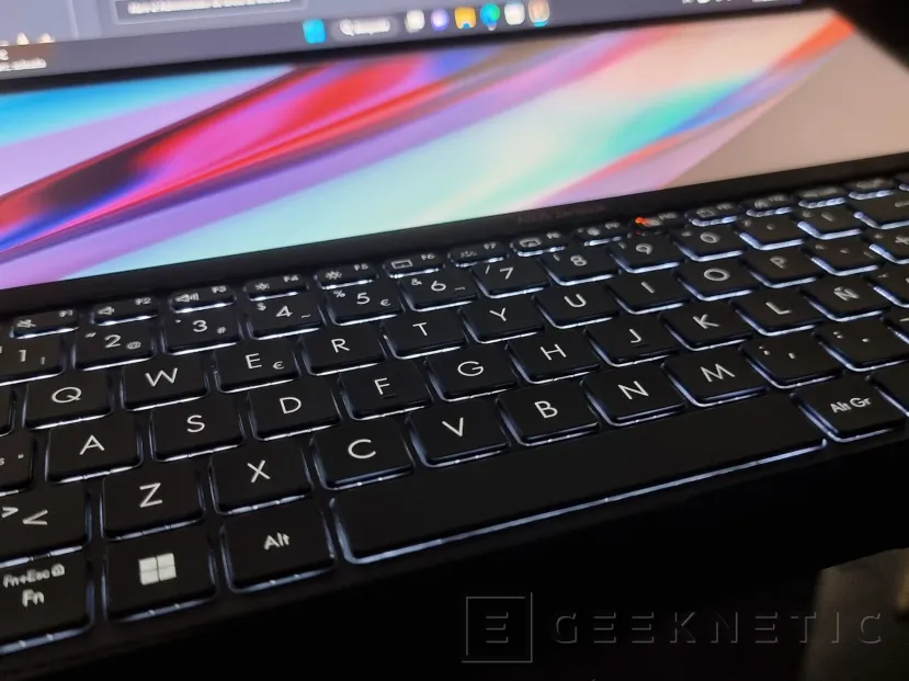 Geeknetic ASUS Zenbook Pro 14 Duo OLED UX8402 Review 11