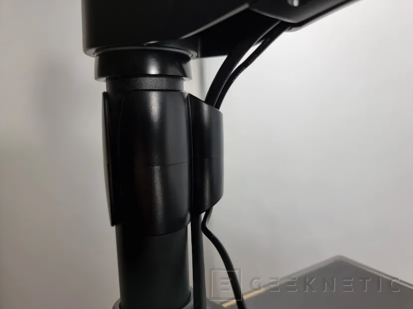 Geeknetic NZXT Canvas 27F Review con Brazo para Monitor 17