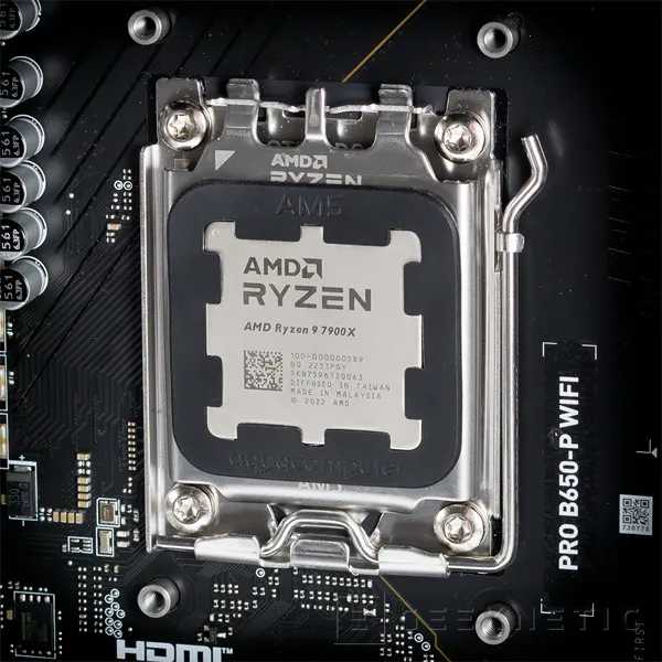 Geeknetic Aqua Computer lanza un protector de goma flexible para aplicar pasta térmica en los nuevos AMD Ryzen 7000 Series 3