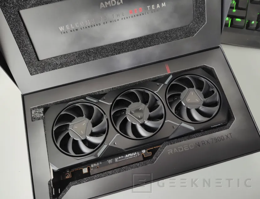 Geeknetic AMD Radeon 7900 XTX e 7900 XT: Unboxing e prime immagini nel nostro laboratorio 8