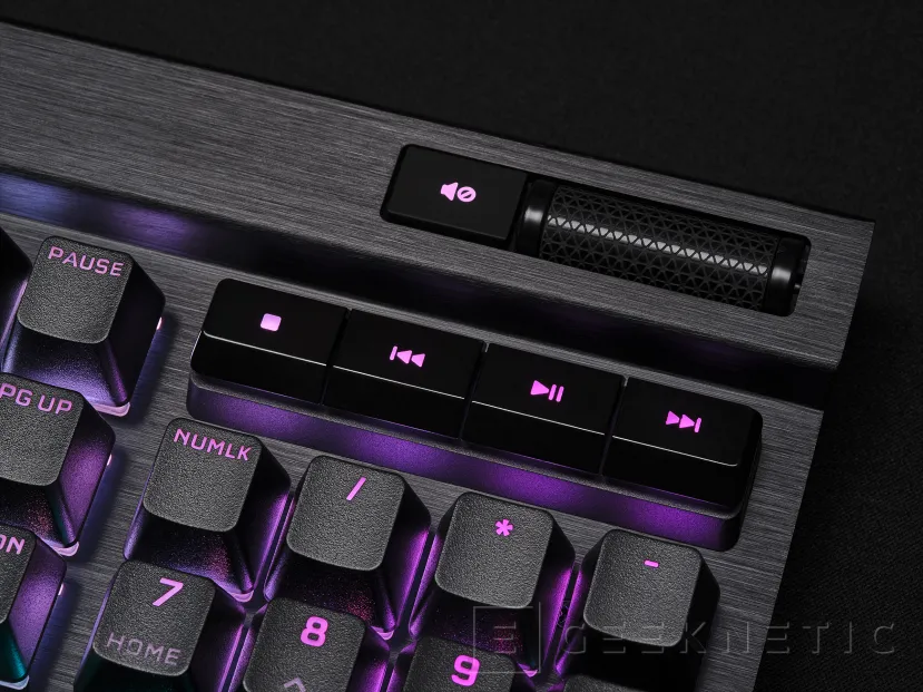 Geeknetic Corsair ha lanzado el teclado K70 RGB PRO con interruptores Cherry, 8.000 Hz de polling rate y hasta 50 perfiles 3