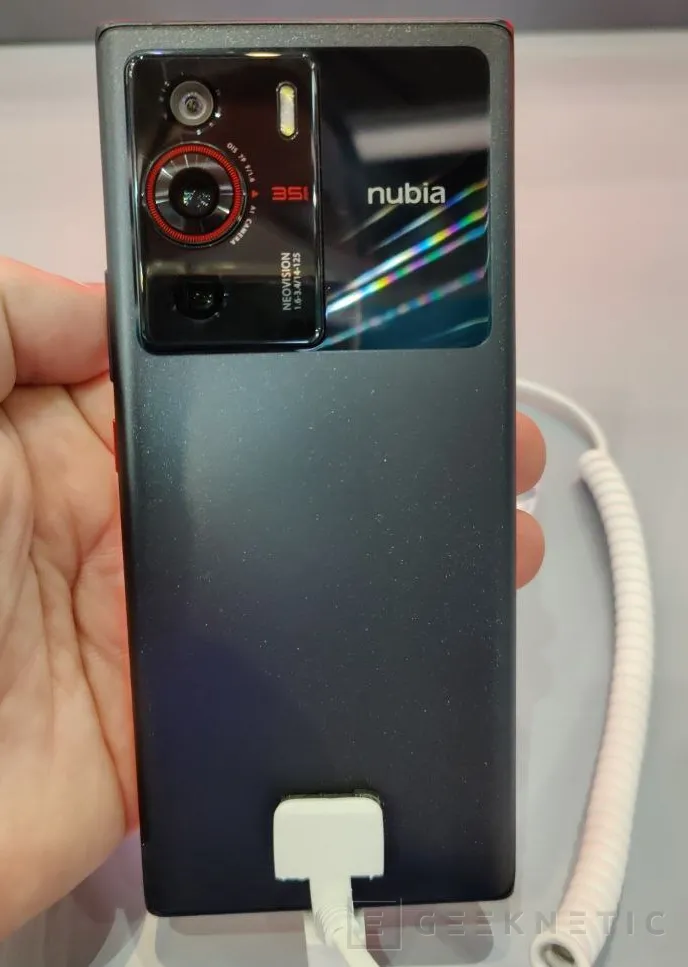 Geeknetic ZTE Nubia Z40 Pro: Snapdragon 8 Gen 1 combinado con una lente de cámara de 35 mm 2