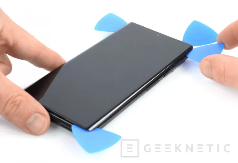 Geeknetic Google se sube al carro de permitirnos reparar nuestros smartphones con iFixit 1