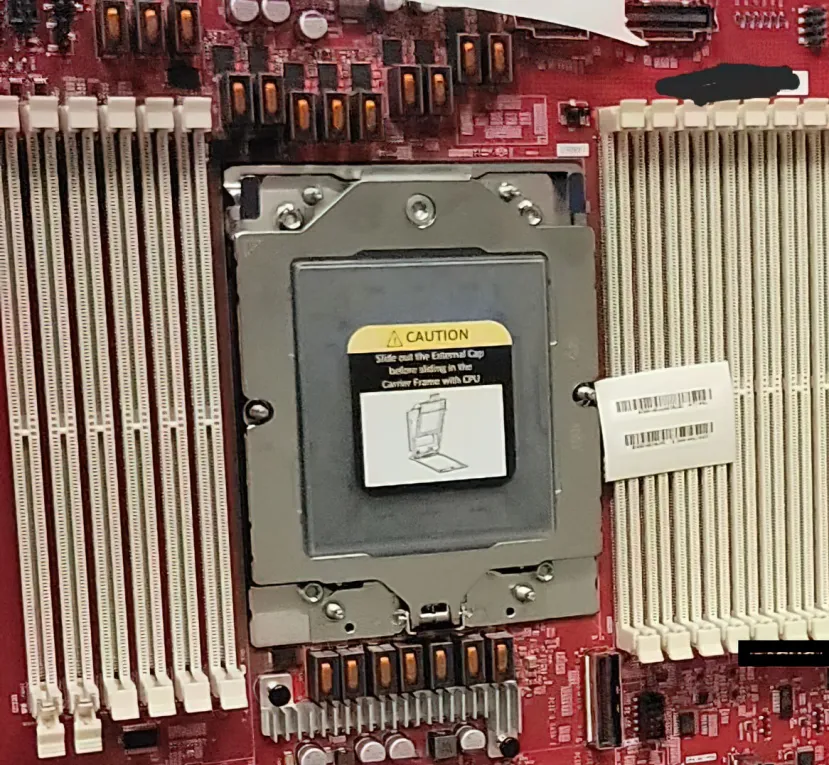 Geeknetic Filtradas imágenes del socket SP5 de los AMD EPYC Genoa 1