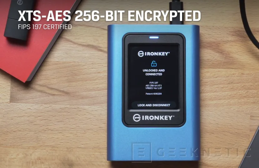 Geeknetic El SSD externo Kingston IronKey Vault Privacy 80 incluye una pantalla táctil para acceder a los datos 2