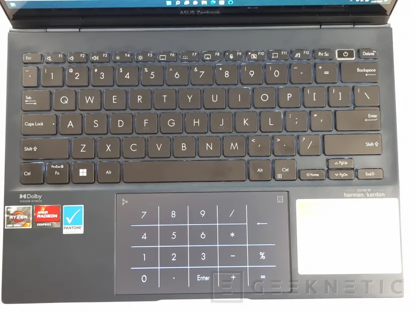 Geeknetic ASUS ZenBook S 13 OLED Review con AMD Ryzen 7 6800U 10