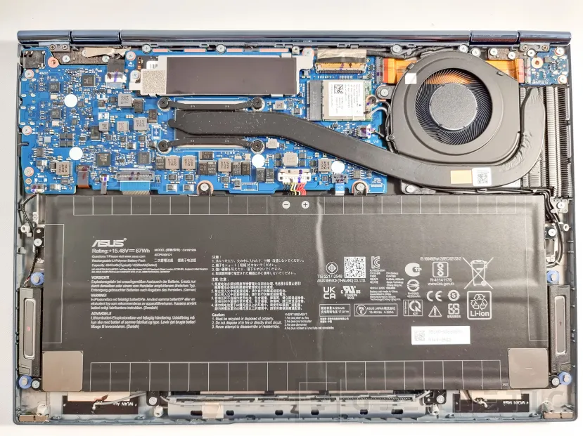 Geeknetic ASUS ZenBook S 13 OLED Review con AMD Ryzen 7 6800U 14