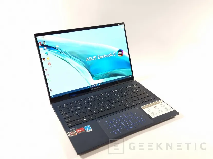 Geeknetic ASUS ZenBook S 13 OLED Review con AMD Ryzen 7 6800U 47