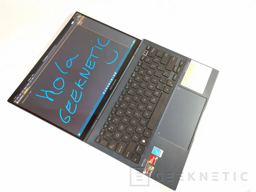 Geeknetic ASUS ZenBook S 13 OLED Review con AMD Ryzen 7 6800U 9