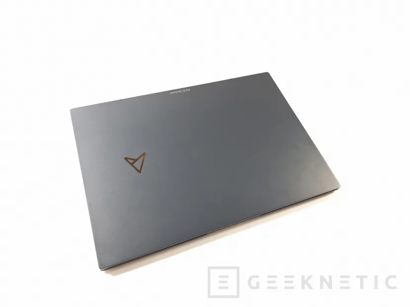 Geeknetic ASUS ZenBook S 13 OLED Review con AMD Ryzen 7 6800U 2