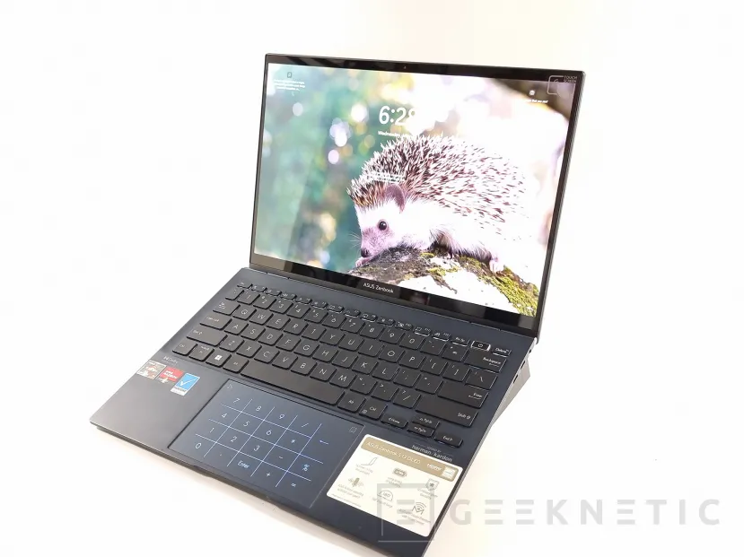 Geeknetic ASUS ZenBook S 13 OLED Review con AMD Ryzen 7 6800U 16