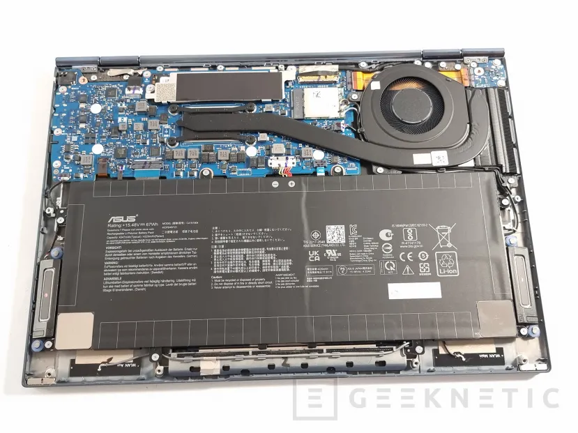 Geeknetic ASUS ZenBook S 13 OLED Review con AMD Ryzen 7 6800U 26