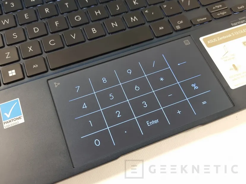 Geeknetic ASUS ZenBook S 13 OLED Review con AMD Ryzen 7 6800U 12