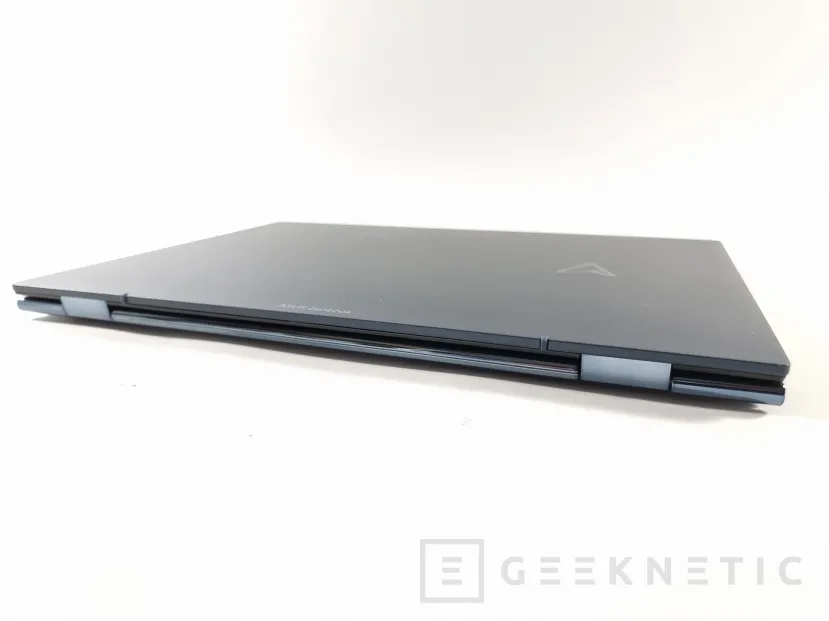 Geeknetic ASUS ZenBook S 13 OLED Review con AMD Ryzen 7 6800U 3