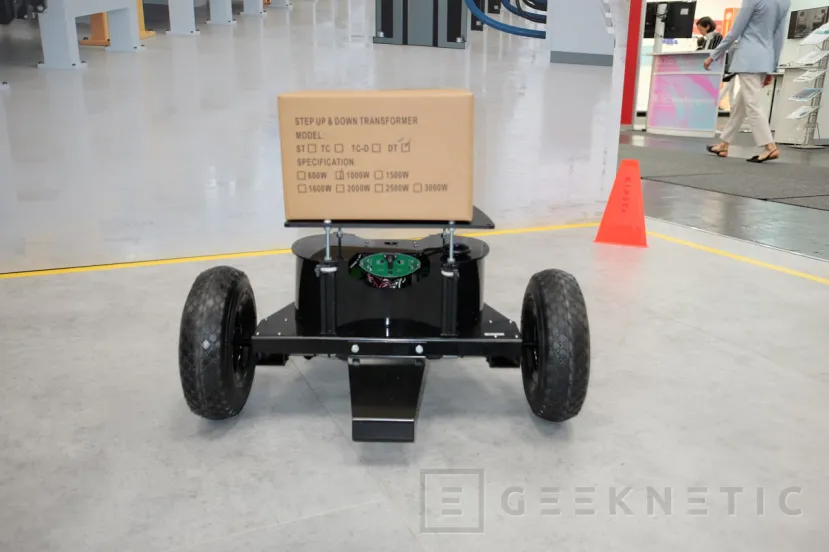 Geeknetic Qualcomm muestra un prototipo de su plataforma Robotics RB6 con conectividad 5G mmWave y hasta 200 TOPS 3
