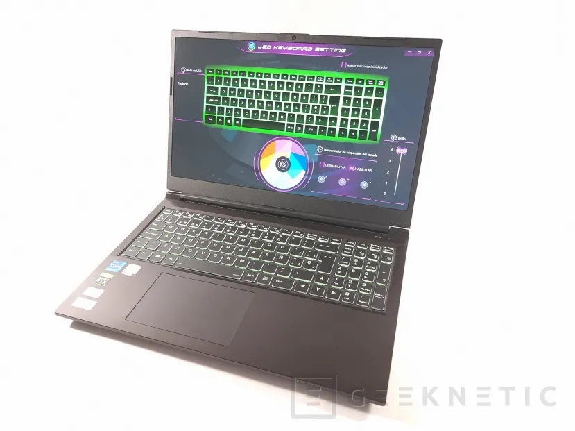 Geeknetic PCSpecialist Elimina Supreme Review con Core i7-12700H y RTX 3060 1