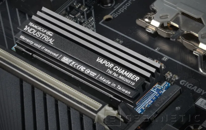 Geeknetic El SSD TeamGroup N74V-M80 incorpora una cámara de vapor que mejora mucho la disipación a altas temperaturas 1