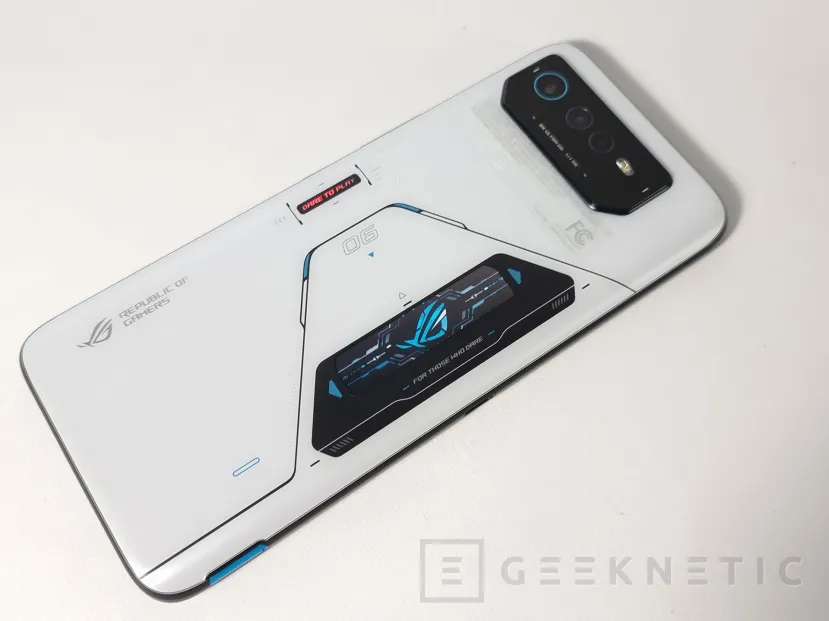 Geeknetic ASUS ROG Phone 6 Pro Review 4