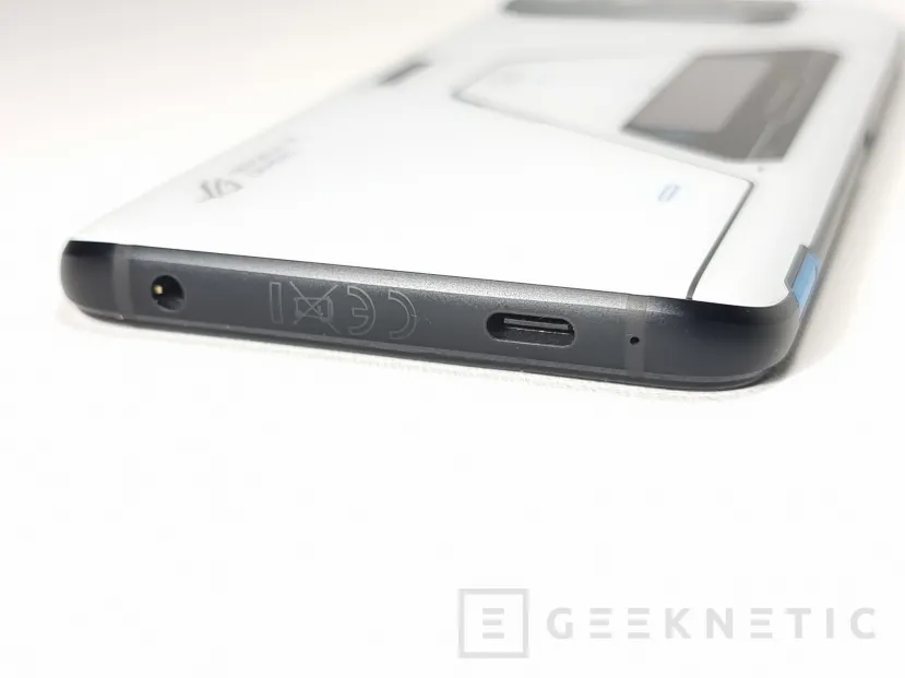Geeknetic ASUS ROG Phone 6 Pro Review 6