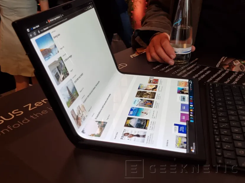 Geeknetic El ASUS Zenbook 17 Fold OLED  con pantalla plegable llegará el último trimestre del año por 3.999 euros 6