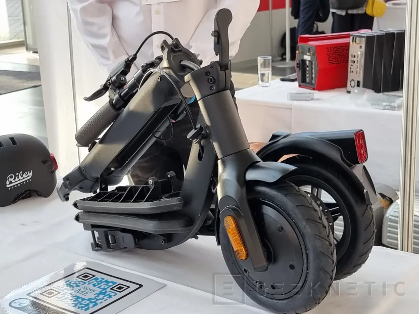 Geeknetic Riley RS3: Uma scooter elétrica que se dobra em duas áreas para transporte 2