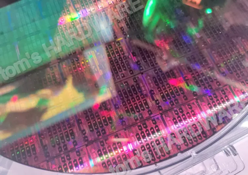 Geeknetic Aparece una oblea con troqueles de 34 núcleos Raptor Lake-S en el evento Intel Innovation 3