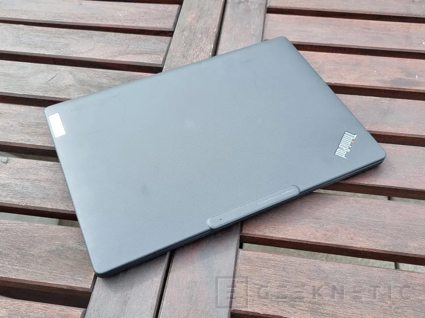 Geeknetic Lenovo ThinkPad X13s Review con Snapdragon 8cx Gen 3 2