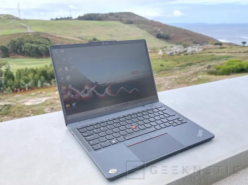 Geeknetic Lenovo ThinkPad X13s Review con Snapdragon 8cx Gen 3 29