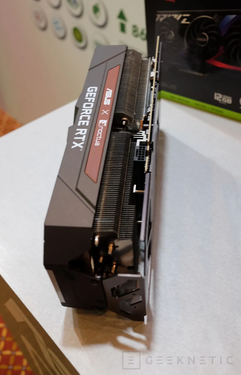 Geeknetic ASUS presenta la GeForce RTX 4080 Noctua Edition con ventiladores Noctua y 4,3 ranuras de grosor 3