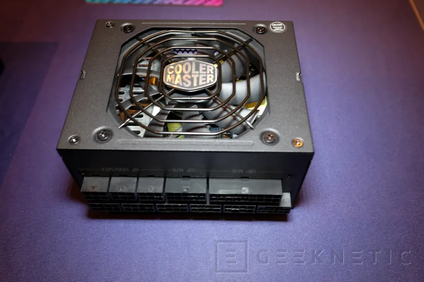 Geeknetic Cooler Master supera la barrera de los 1000W con sus fuentes V SFX Platinum 1