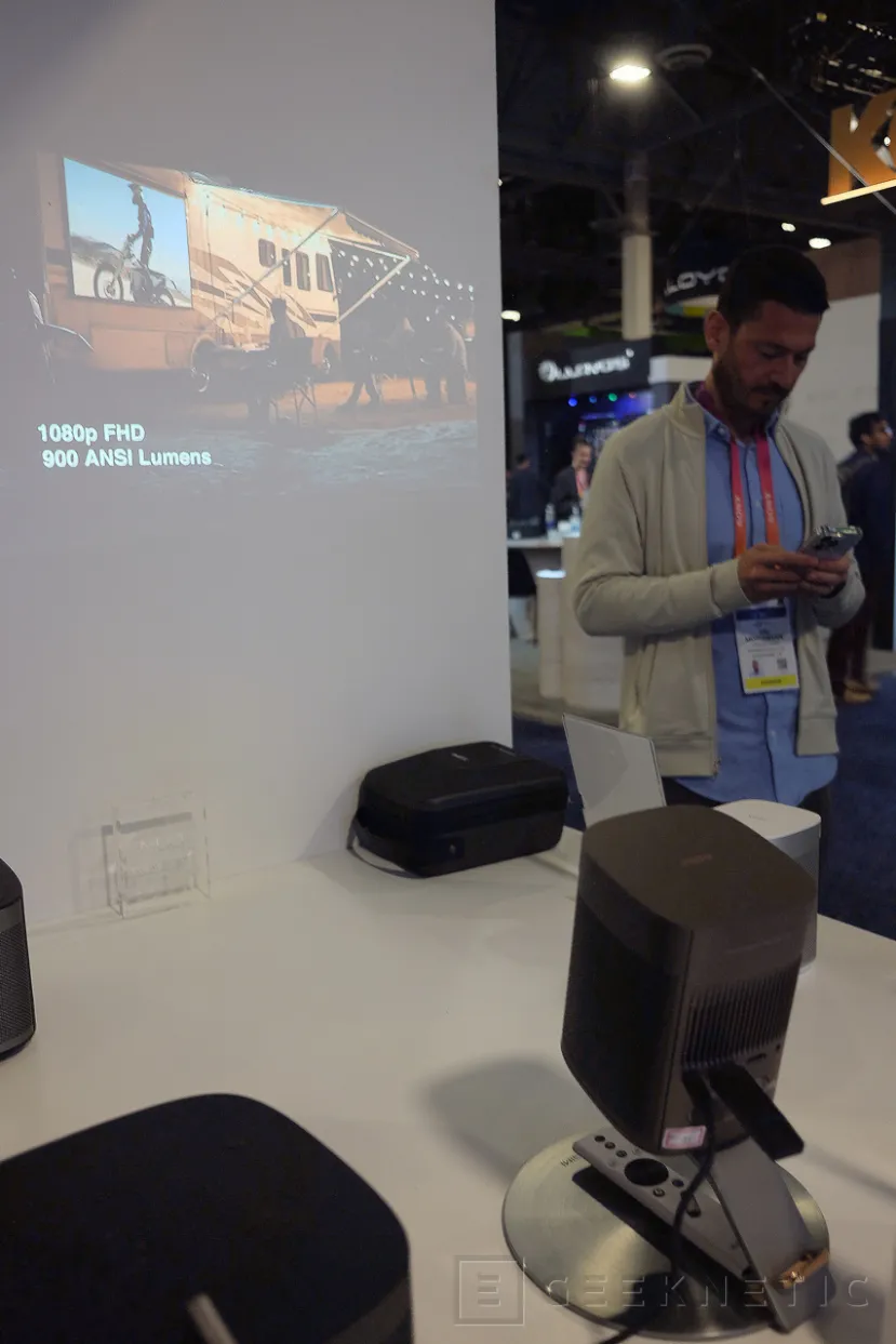 Geeknetic XGIMI presenta un proyector portátil que corrige la imagen de forma automática en tiempo real 1