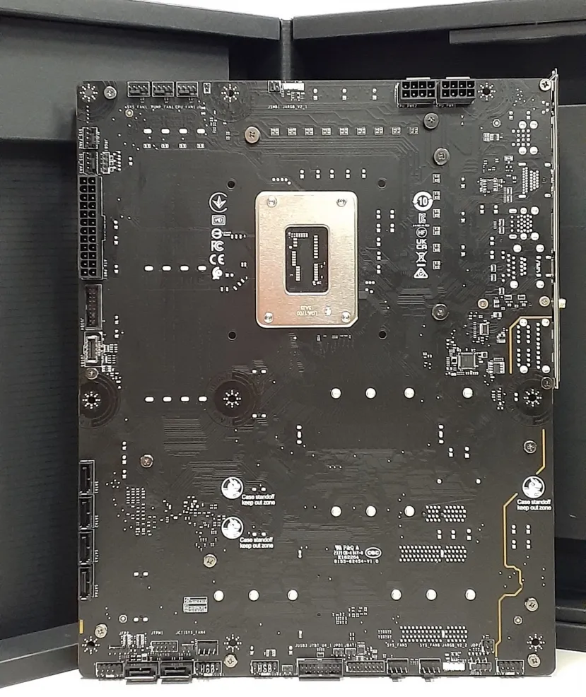 Geeknetic MSI está trabajando en una placa Project Zero con los conectores detrás con chipset Z790 y una caja compatible 1