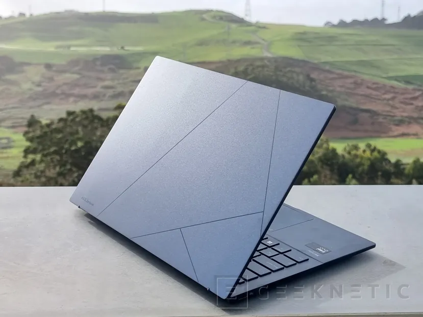 Geeknetic ASUS Zenbook 14 OLED UX3405M Review con Core Ultra 7 155H &quot;Meteor Lake&quot; 3