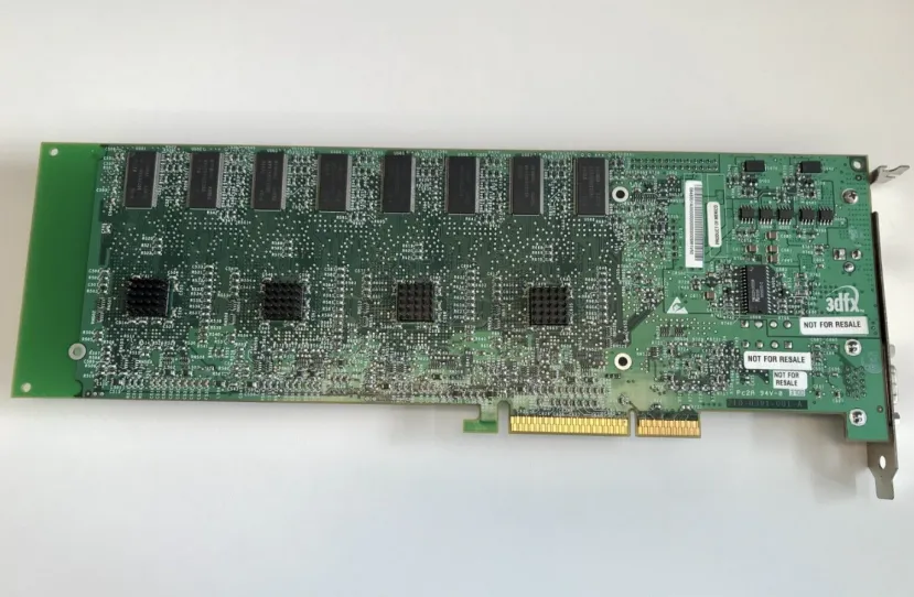 Geeknetic Subastan un prototipo de la 3dfx Voodoo 5 6000 con cuatro GPUs, ya va por más de 12.000 dólares 3